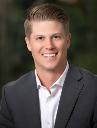 Kari Warren's Instagram, Twitter & Facebook