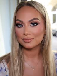 YOUR MAKE-UP & BEAUTY BUSINESS PRO IN VIENNA 🫶🏼 Ps. New Brandshooting  very much needed 🥲