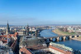 Dresden, the capital city of the german federal free state of saxony, is located in the broad basin of the river elbe, 19 miles (30 km) north of the czech border and 100 miles (160 km) south of berlin. 48 Hours In Dresden Germany