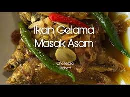 Gunakan 2@3 sb minyak dari goreng ikan tadi utk menumis bhn bertanda masukkan air asam jawa.kacau rata n tunggu mendidih.biar pekat. Resepi Ikan Bilis Masak Asam Kumpulan Resep Masakan