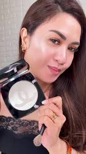 Chanel ✨🎥 #beauty #makeup #highlighter #chanelcosmetic #chanelmakeup  #chanelbeauty #welovecoco #sassypatricia #luxurymakeup ✨CHANEL✨ Chanel  Oversize Illuminating Powder Pearly White ✔️