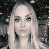 Elisa Porter's Instagram, Twitter & Facebook