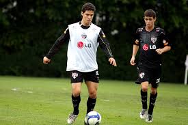 Anderson hernanes de carvalho viana lima, meglio noto come hernanes (recife, 29 maggio 1985), è un calciatore brasiliano, centrocampista del san paolo. File Treino Sao Paulo 22 09 Na Foto Hernanes E Oscar Jpg Wikipedia