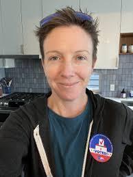 Karen Fitts's Instagram, Twitter & Facebook