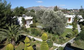 Σε σοκ είναι όλη η ελλάδα από τον χαμό τριών ανθρώπων την ώρα της δουλειάς τους στην ερέτρια. Petit Village Eretria Eyboia