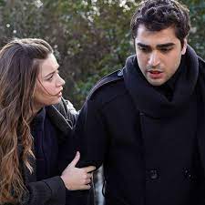 Παρακαλούμε ή να κάνετε κοινοποίηση ή να αναφέρεστε στην πηγή της  ανάρτησης-μετάφρασης) «Yalik Çapkini», κρίση για το 100ο επεισόδιο, ο  χωρισμός Afra-Mert αντανακλάται αρνητικά στο πλατό Είναι θέμα περιέργειας  αν η εντυπωσιακή