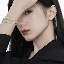 F.I.N.S-pendientes de plata de ley S925 con borla china, Clip de oreja sin  perforaciones, pendiente de piedra de cuentas verdes, sin agujero para la  oreja, joyería fina de catílago, 1 unidad -