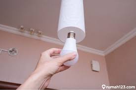 Lampu led (light emiting diode) kini menjadi lampu paling trendi, cahaya yang putih terang dan hemat energi memang menjadi isu masa depan untuk silahkan baca juga cara merubah adaptor usb menjadi lampu led. 6 Cara Memperbaiki Lampu Led Rumah Yang Rusak Dan Mati Total Rumah123 Com