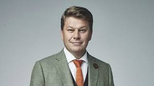 Эту трансляцию зрители запомнят надолго благодаря спору между спортивным комментатором. Dmitrij Guberniev Rasskazhet O Tom Kak Sohranit Samoobladanie I Effektivnost V Krizis