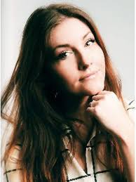 Léa OLIVO (Conseil et services aux entreprises : Communication & Marketing) 