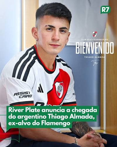 O River Plate anunciou nesta segunda-feira (10) a contrata&ccedil;&atilde;o de Thiago Almada. O meia de 25 anos assinou contrato com o clube at&eacute; dezembro de 2030 ap&oacute;s deixar o Atl&eacute;tico de Madrid.⁣ ⁣