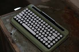 最新技術のタイプライター!? レトロかわいいBluetoothキーボード「PENNA」 | GetNavi web ゲットナビ