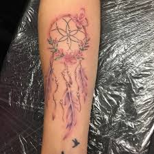 101 Idees De Tatouage D Attrape Reves Pour Vous Inspirer Dessin attrape reve tatouage attrape reve tatouage cuisse tatouage géométrique idées de tatouages dessin plume dessin trait dessin coloriage pochoirs. 101 idees de tatouage d attrape reves