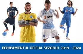 Noul logo se dorește a fi „un rebranding al celebrei litere u de pe tricourile de joc ale echipei din anii '70. Design Nou VanzÄƒri La Cald 100 Autentic Tricou Fcu Craiova Tripcher Com