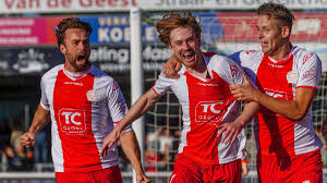 IJsselmeervogels ontsnapt aan nederlaag tegen Ajax via een 'heupdoelpunt'  van Thomas Beekman