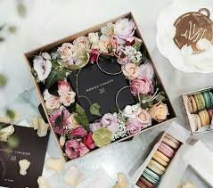Pin By Alia On Wedding Ideas Flower Box Gift Flower Boxes Candy Bouquet Diy