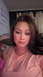 She is the best thing thats ever been mine 💕#momandmini