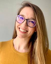 Tara Nolan's Instagram, Twitter & Facebook