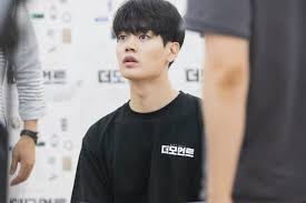 현재 유튜브 에서 논리왕 전기라는 닉네임으로 활동하는 1인 미디어 창작자이며, 토크온에서 명불허전 말빨 의 고수로 명성이 자자. B A PëŒ€í˜„ Daehyun Bap Twitter