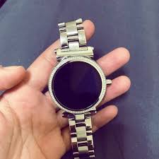 Smartwatches are a growing in popularity amongst malaysians today due to their versatility and convenience. Michael Kors Smart Watch Shopee Malaysia