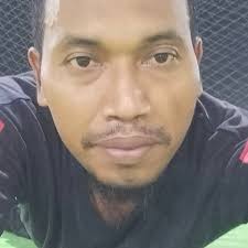 Deket sama duda ga direstui anaknya, Deket sama suami orang gak bakal aman.  Deket sama yg single beda Agama. Ya elahhh... Nasib percintaan gini amat.