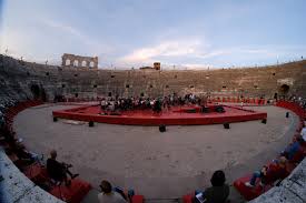 Troverai 827 hotel dove alloggiare a meno di 2 km da arena di verona. L Arena Riparte Con Il Cuore Italiano Della Musica Verona In Giornale Magazine News Cronaca Opinioni Smart Edizioni