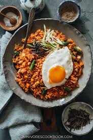 Easy Kimchi Fried Rice Kimchi Bokkeumbap Omnivore S Cookbook Kimchi Fried Rice Vegetarian Recipes Healthy Recipes