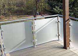 Die nutzungsmöglichkeiten eines balkons werden durch einen windschutz aus plexiglas deutlich verbessert. Plexiglas Balkonverkleidung Balkonverkleidung Windschutz Terrasse Verkleidung