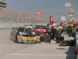 Another reason to not do it on your regular car is many newer cars have evaporative systems that open up and let most of the fumes that would normally come out of filler neck go through the charcoal canister and catch them. Pit Wreck Der Regeln Fur Nascar Anderte Redaktionelles Stockfotografie Bild Von Bereich Bezirk 145342077