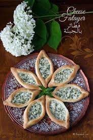 Cheese Fatayer Fataa Ir Farmaajo Fatayer Au Fromage فطائر بالجبنة Xawaash Com Syrian Food Food Arabic Food