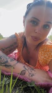 Hey! I wanted to introduce myself 😍 My names Olivia (Liv) I'm 24 with 2  children and was diagnosed with Fibro in January 2024. Any tips for heat  appreciated 🤣 not even