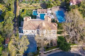 Meghan markle, prince harry were 'a little bit naive' to hope for privacy in los angeles, royal expert says security has reportedly been a large problem for the royal pair since relocating to america Prince Harry Meghan Markle Eyeing 20m Malibu Mansion