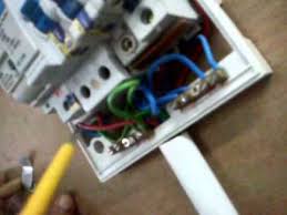 Sebabnya untuk wayar hidup (live), neutral dan bumi (earth). Asas Pendawaian Domestik Youtube