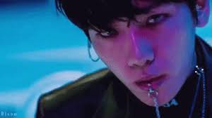 Baekhyun Kpop Gif Baekhyun Kpop Discover Share Gifs Guys With Lip Piercings Baekhyun Different Lip Piercings