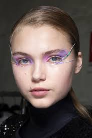 Spring Makeup Trends For 2020 Best Ss20 Beauty Trends Spring Makeup Trends High Fashion Makeup Spring Makeup