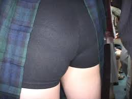 バスの中で制服女子の重ね穿きしたスパッツを少しだけ脱がせ、おちんちんを股間に擦り付ける動画 : 俺たちがオナ禁マラソンをリタイアした動画