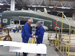 Al doilea punct al vizitei a fost fabrica de avioane craiova, unde a participat la semnarea contractului revitalizarea si modernizarea aeronavelor iar are o durată de realizare de 48 de luni. Foto AngajaÈ›ii Fabricii De Avioane Vor Locuri De MuncÄƒ Sigure Stiri Din Craiova Si Oltenia