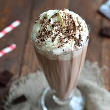 Milkshake Au Chocolat A La Chantilly Recette Alimentation Milk Shakes Nourriture