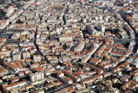 Tarascon is a provençal town, it lies on the right bank of the rhone, between avignon and arles. Tarascon In Der Provence Entspannt Ruhig Und Trotzdem Zentral