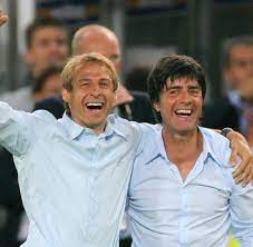 Joachim löw sehnt sich nach etwas mehr privatsphäre und sieht seine zeit als bundestrainer in nicht allzu ferner zukunft enden. Bundestrainer Joachim Low Und Die Letzte Frage Nach Dem Toupet Welt