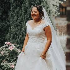 Liebe bräute und freunde von brautmoden galina, gemeinsam mit dir finden wir für dich dein brautkleid, das perfekt zu dir passt und den schönsten tag in deinem leben vollendet. Aktuelle Brautkleider Als Bildergalerie Meine Hochzeit De