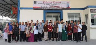 Di sepanjang jalan tsb banyak sekali tempat kuliner yang enak mulai dari kaki lima sampai resto. Home Jaya Makmur Indonesia