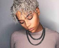 50 Short Hairstyles For Round Faces With Slimming Effect Hadviser Short Curly Hair Curly Hair Styles Thick Hair Styles