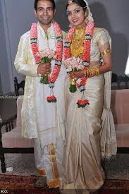 Malayalam Film Actress Samvrutha Sunil And Akhil Raj During Their Wedding Ceremony I Want T Indian Wedding Bride Kerala Wedding Photography Bridal Lehenga Red