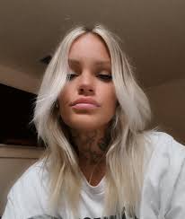 Nicole Kelso's Instagram, Twitter & Facebook