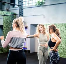 In den letzten monaten habe ich gemerkt, dass es mir immer schwerer vielleicht ist sie krank, vielleicht ist sie schwanger, vielleicht will sie auch ein. Adrienne Koleszar Sophia Thiel Wer Ist Fitness Influencer Und Warum Welt