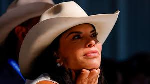 Lauren Sánchez, la novia de Jeff Bezos, volará al espacio con una  tripulación 100% femenina