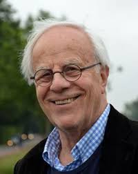 1934) is a dutch actor who has been the official portrayer of sinterklaas for television events and films from 1986 until 2010. Terugkijken Acteur Bram Van Der Vlugt Over Het Bombardement Op Het Bezuidenhout Bezuidenhout Nl