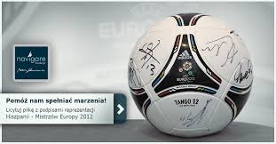Jak radzą sobie grupowi rywale polski? Pilka Euro 2012 Z Podpisami Reprezentacji Hiszpanii Na Aukcji Fundacji Navigare
