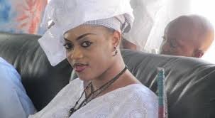 SOKHNA AIDA DIALLO, LA "MARABOUTE" AUTOPROCLAMEE QUI DEFIE LA CONFRERIE  MOURIDE